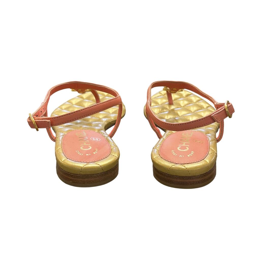 CHANEL Pink Leather Gold CC Quilted T-Strap Thong Flat Sandals 38 NEW - Picture 4 of 6